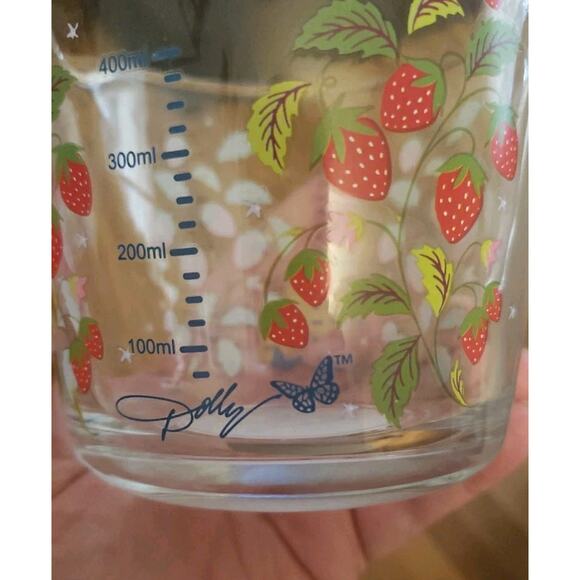 Dolly Parton 2-Cup Glass Measuring Cup Strawberry Pattern Kitchen Bakeware NEW - Picture 3 of 3
